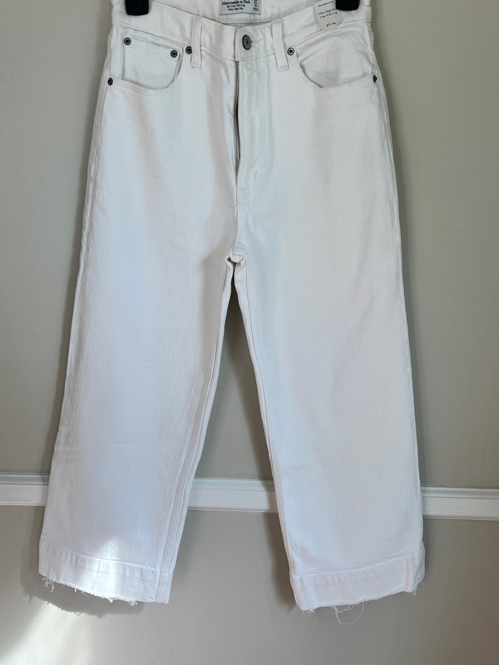 Abercrombie & Fitch Women's White Cropped Straight Jeans